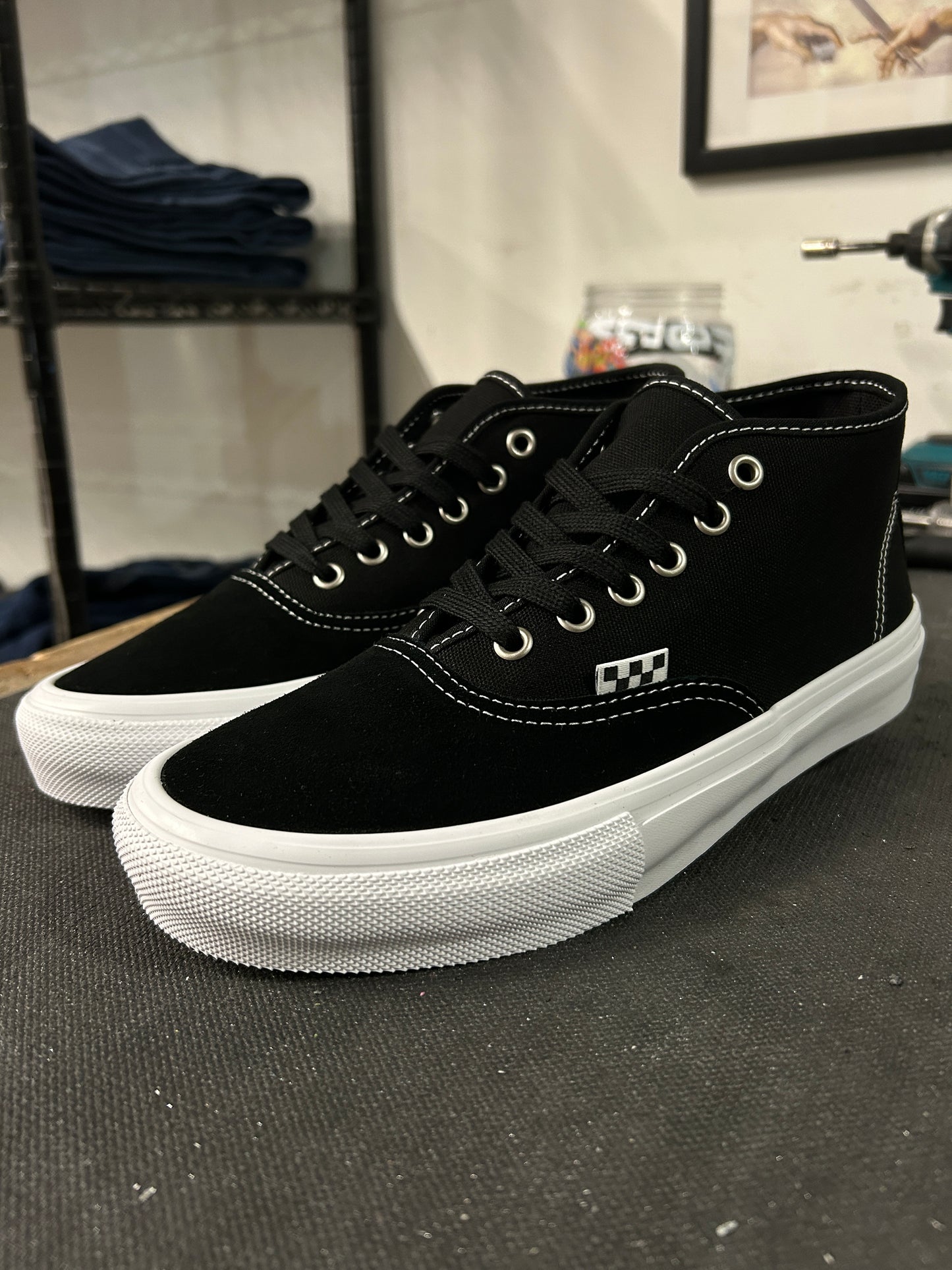Vans Skate Authentic Mid: Black White