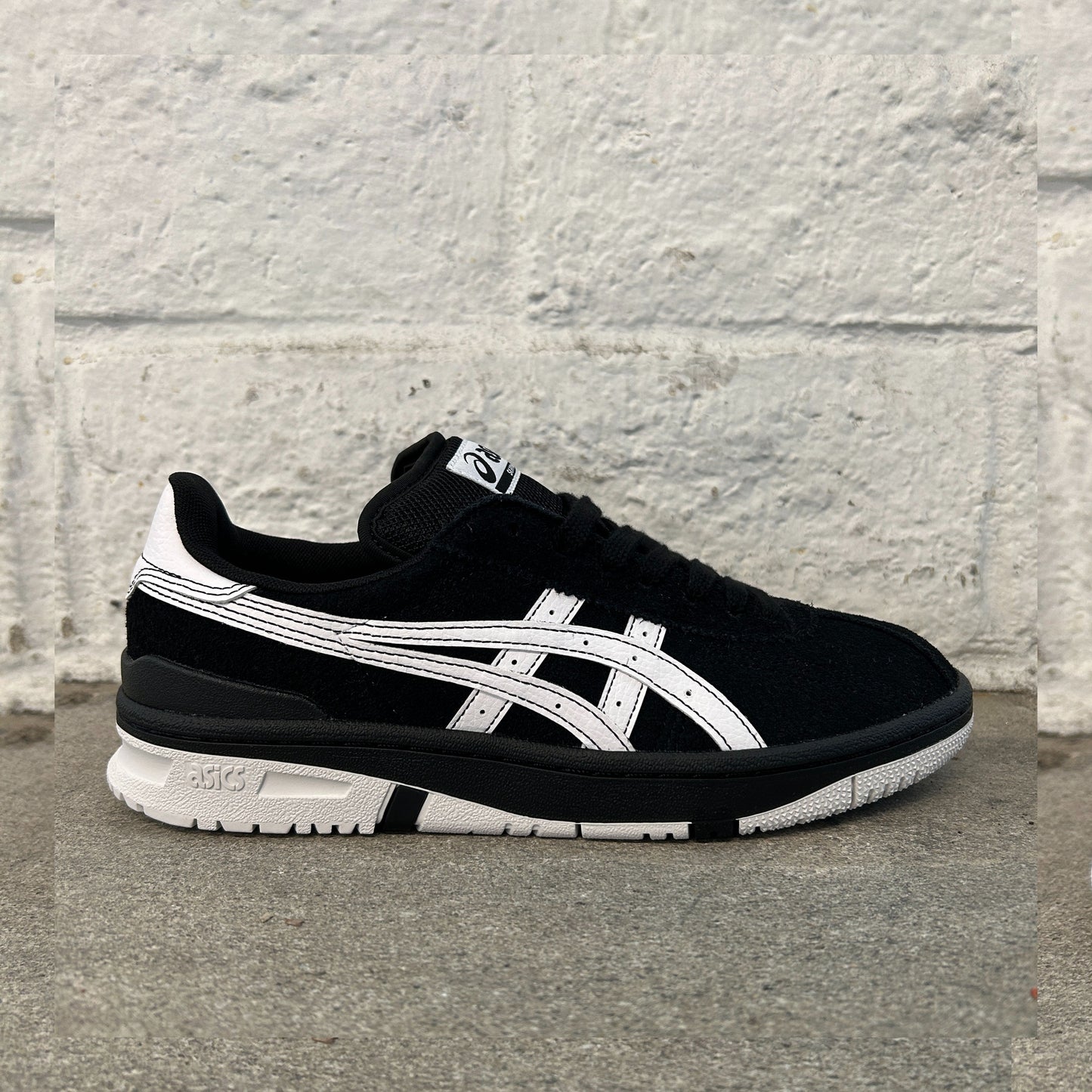 ASICS Vic NBD: Black/Bright White